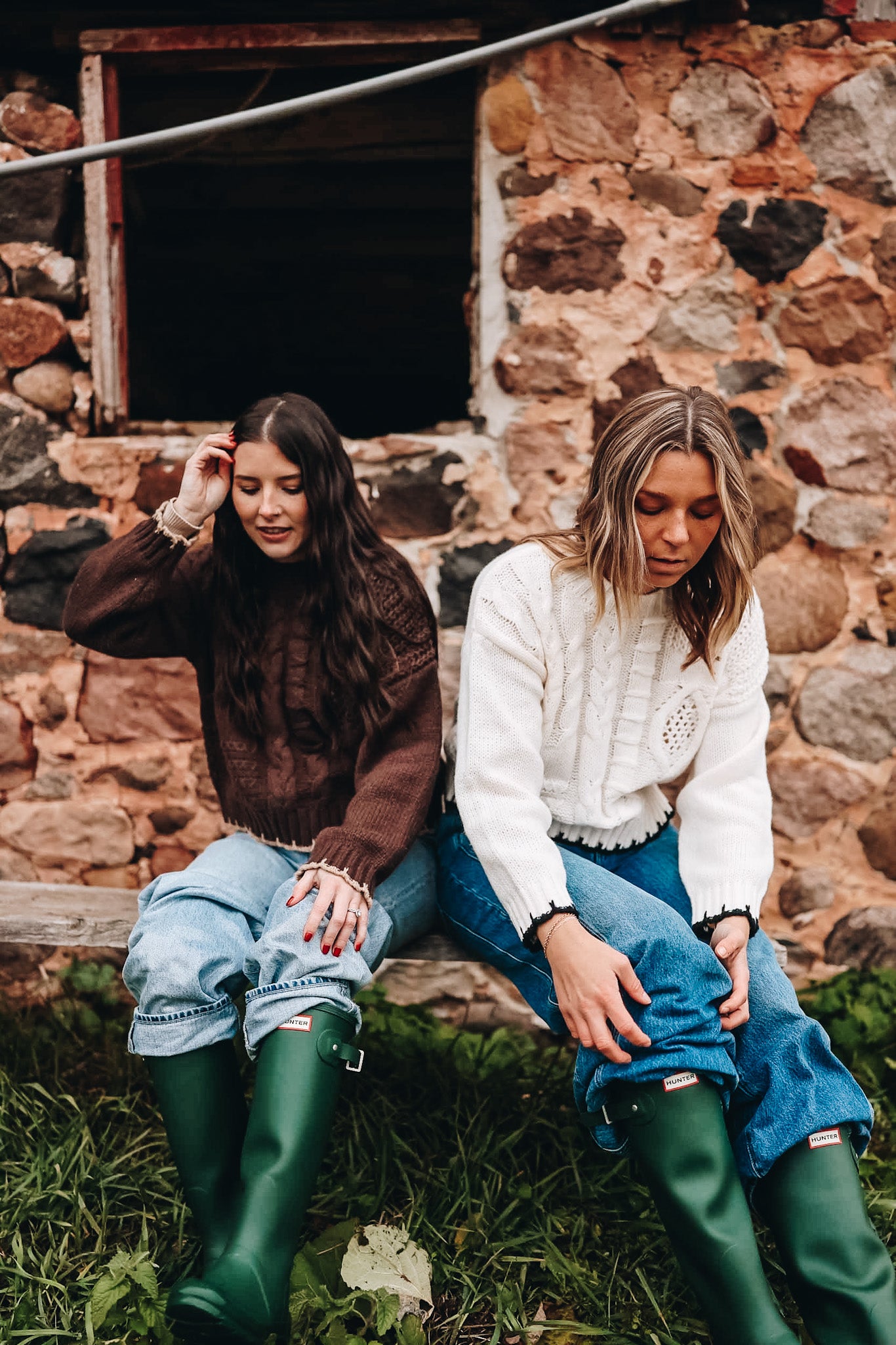 BLACK FRIDAY STITCHED EDGES SWEATER