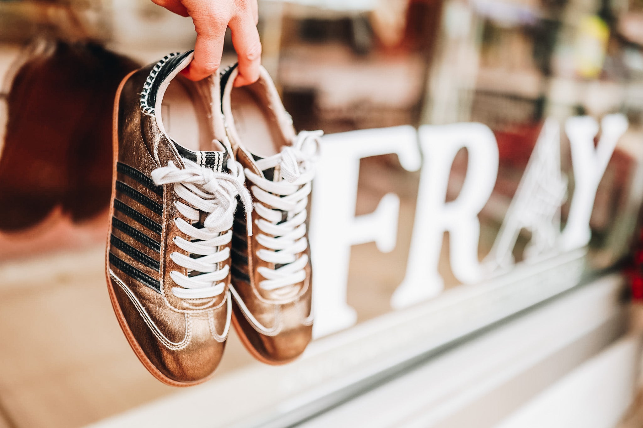 STELLA SNEAKER