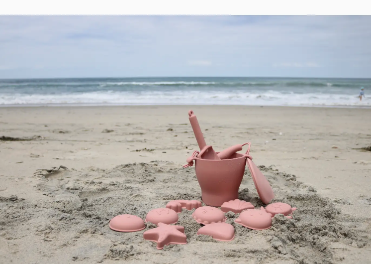 12 Piece Beach Bucket