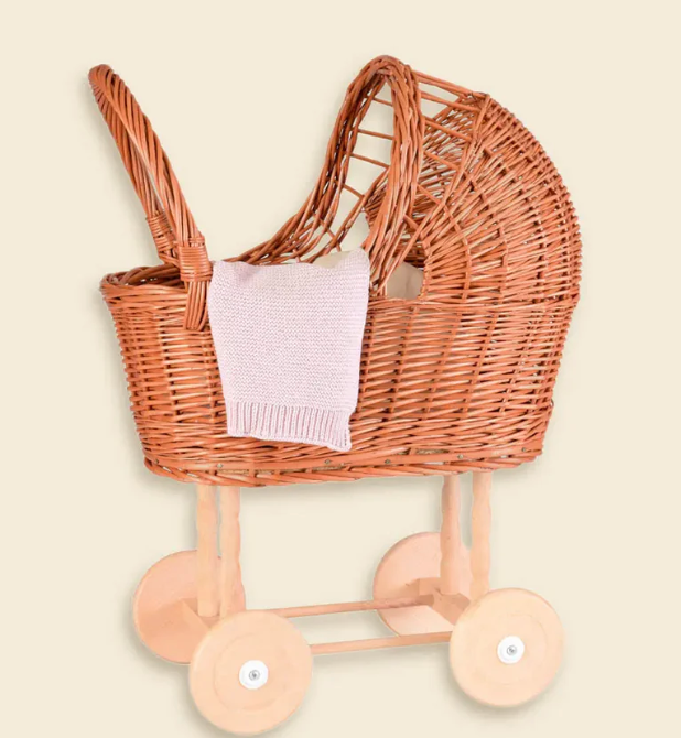 EGMONT WICKER PRAM WITH KNITTED BLANKET