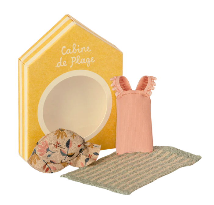 Beach set for big sister mouse
