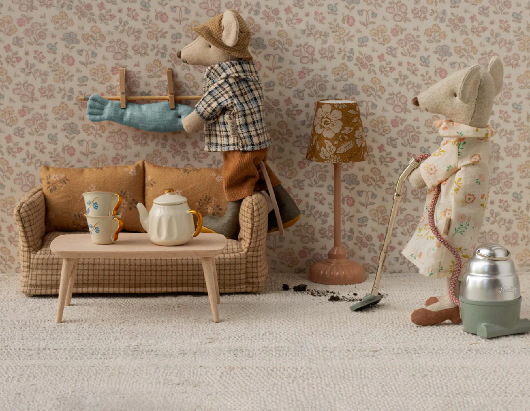 Couch, Mouse - Mable