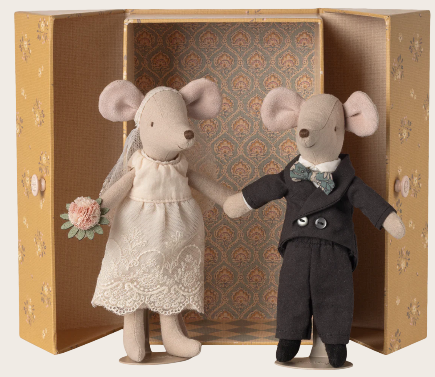 Wedding mice couple in box, Mum and Dad