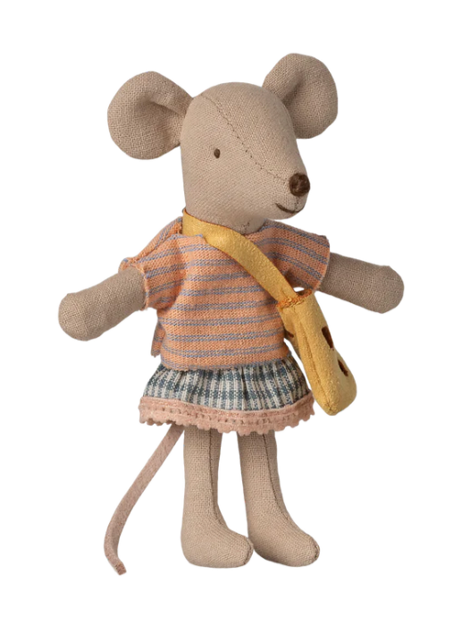 Little sister mouse with bag